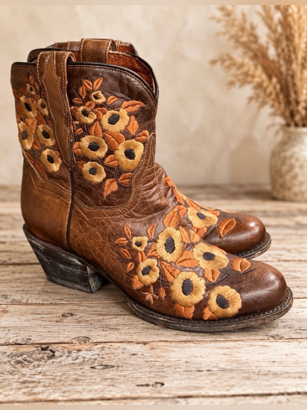 Dan Post size 7 floral embroidered distressed leatherwestern boots